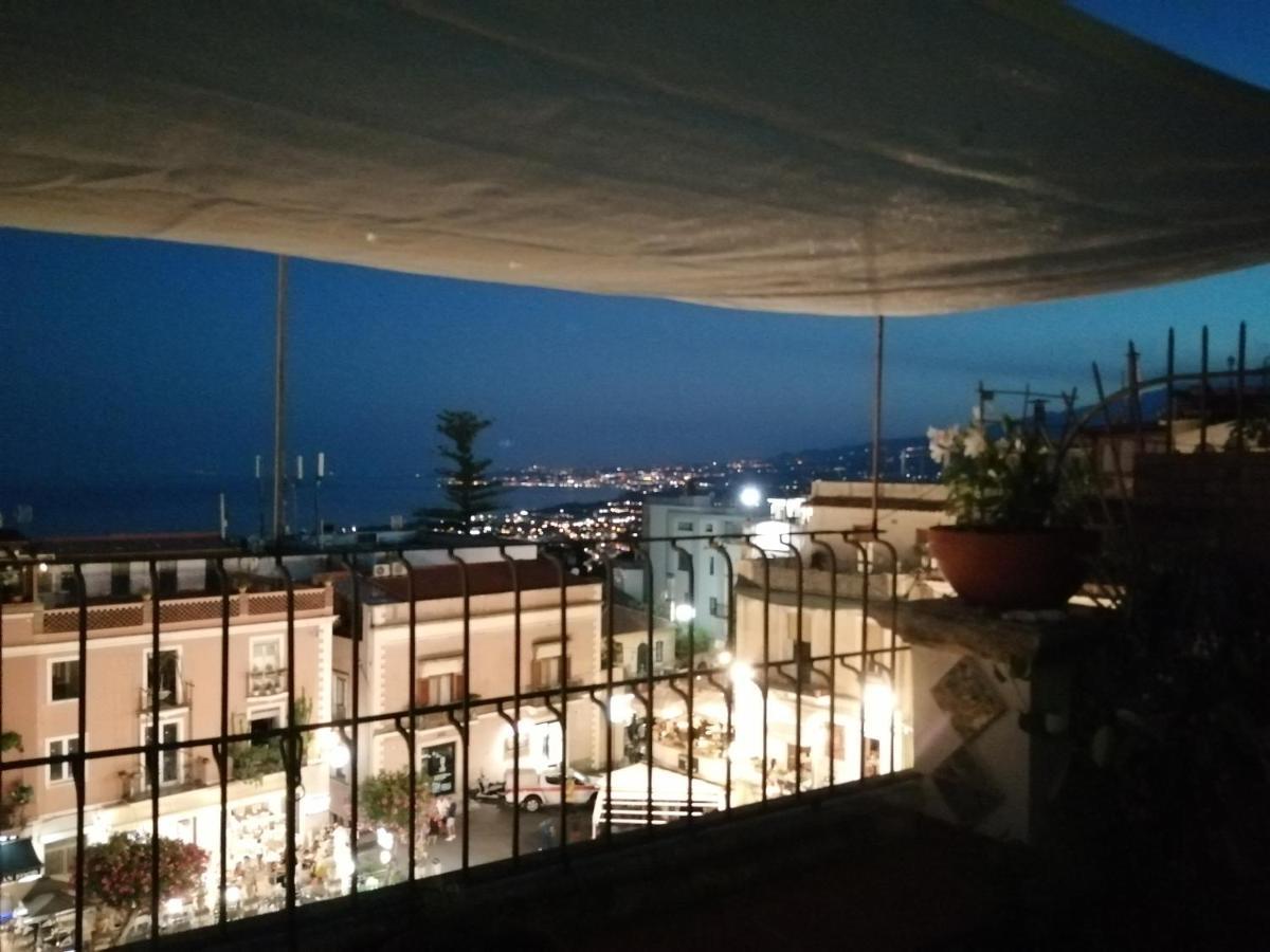 Aly Art Apartment Taormina Duomo, Gulf & Etna View Buitenkant foto