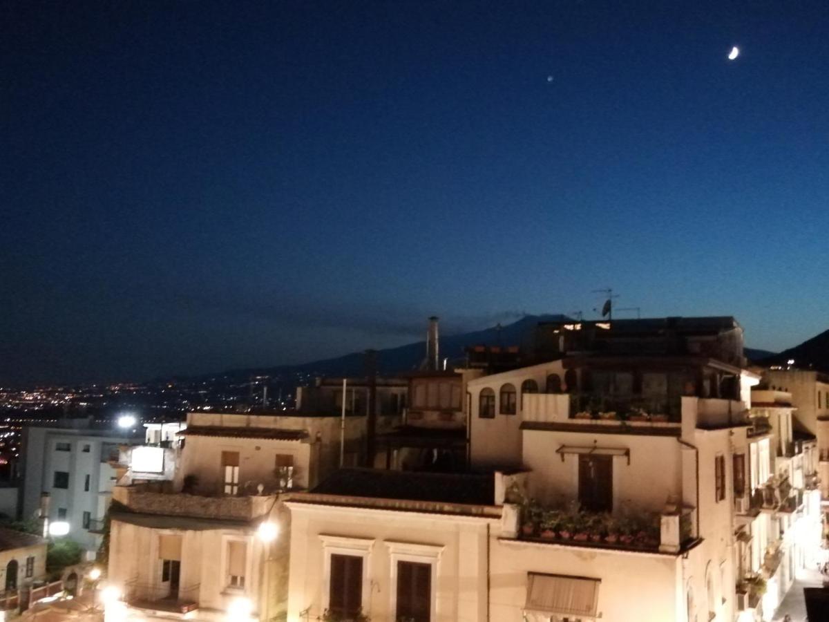 Aly Art Apartment Taormina Duomo, Gulf & Etna View Buitenkant foto