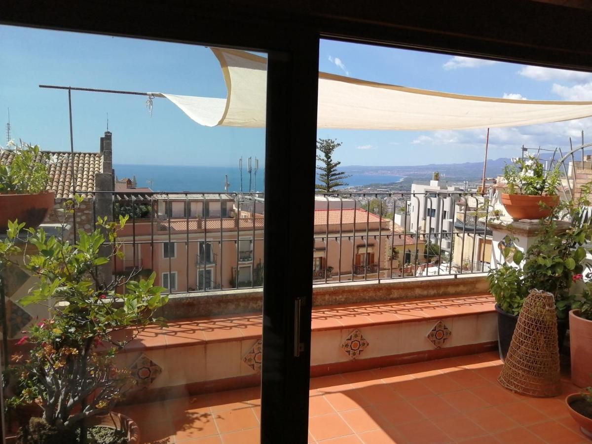 Aly Art Apartment Taormina Duomo, Gulf & Etna View Buitenkant foto