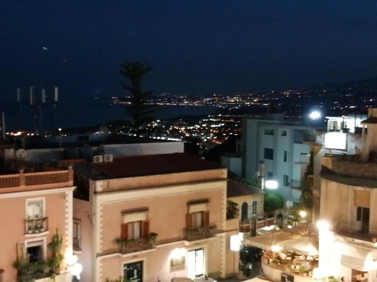 Aly Art Apartment Taormina Duomo, Gulf & Etna View Buitenkant foto