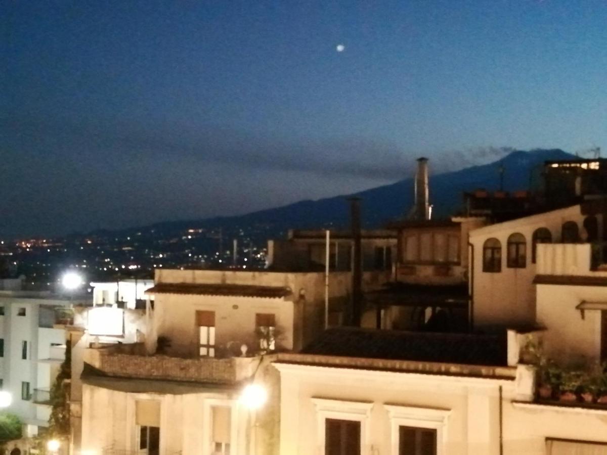 Aly Art Apartment Taormina Duomo, Gulf & Etna View Buitenkant foto