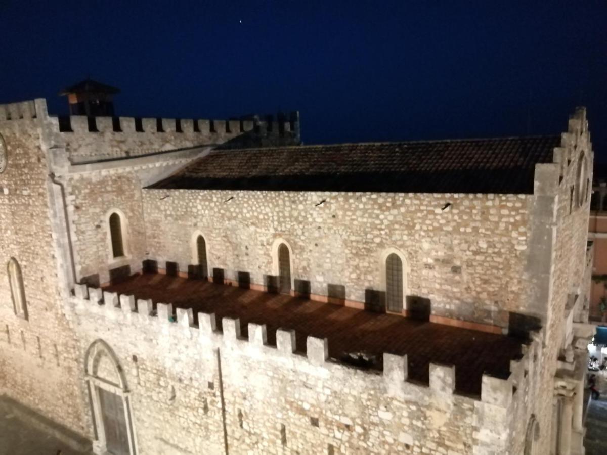 Aly Art Apartment Taormina Duomo, Gulf & Etna View Buitenkant foto