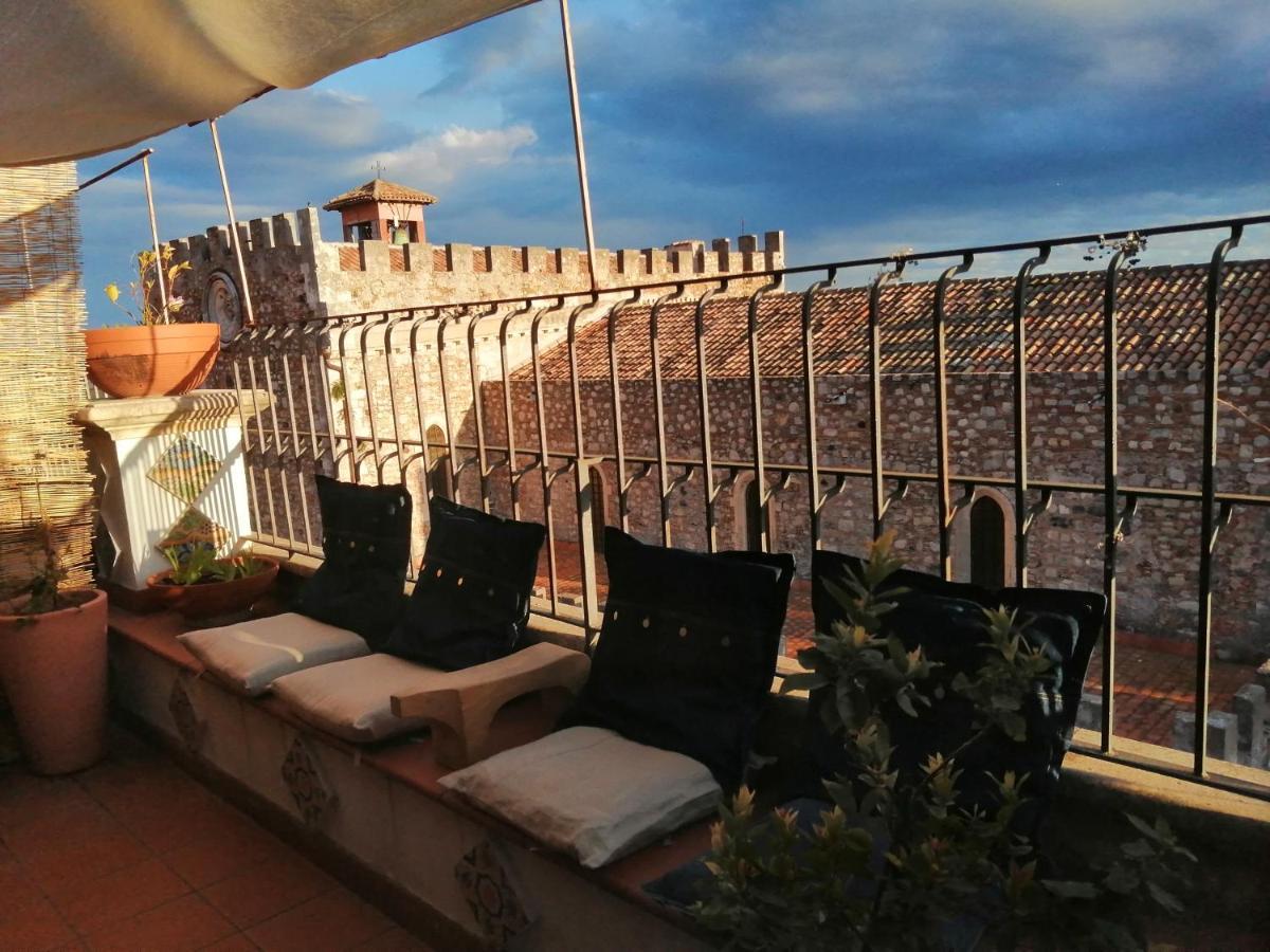 Aly Art Apartment Taormina Duomo, Gulf & Etna View Buitenkant foto