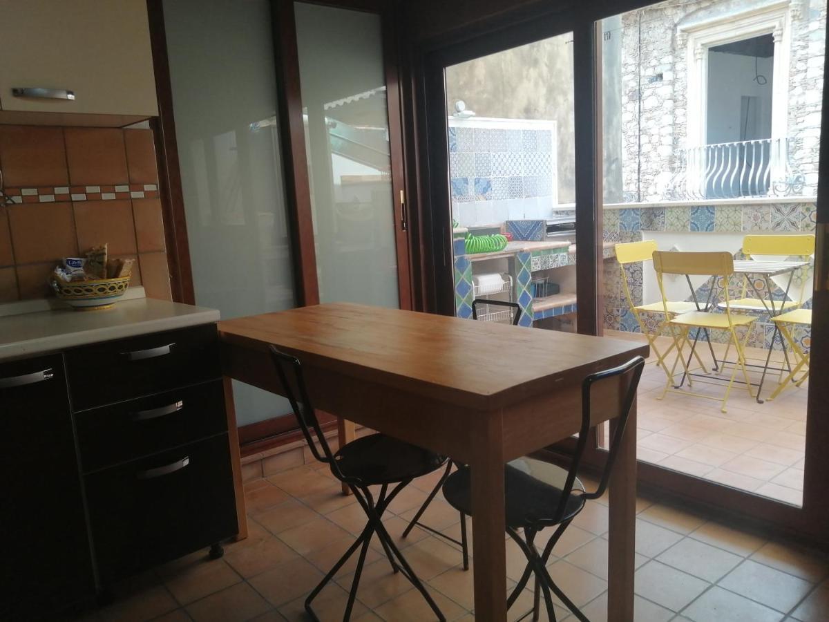 Aly Art Apartment Taormina Duomo, Gulf & Etna View Buitenkant foto