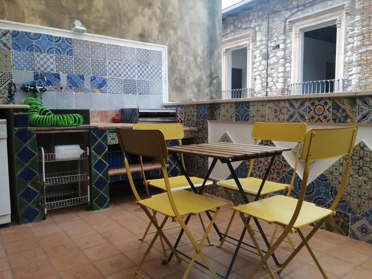 Aly Art Apartment Taormina Duomo, Gulf & Etna View Buitenkant foto