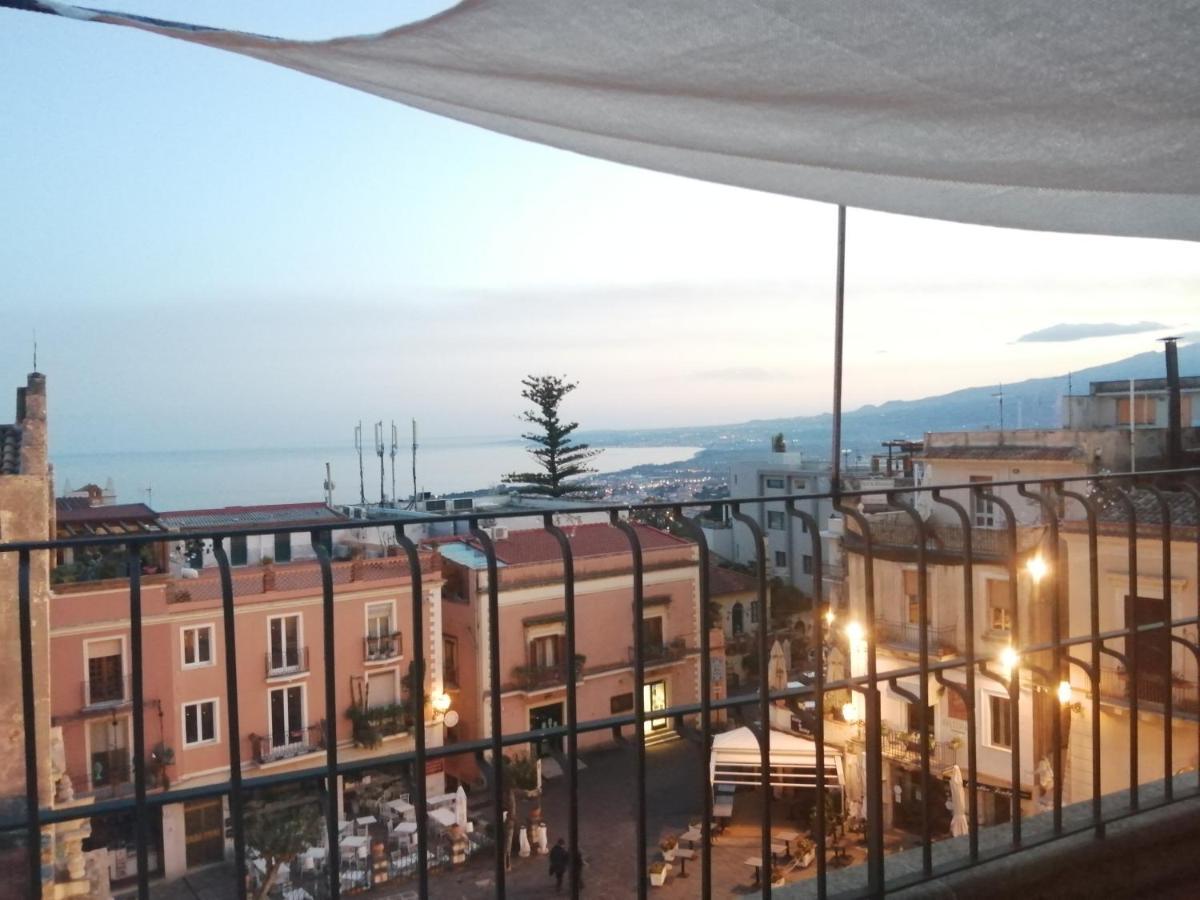 Aly Art Apartment Taormina Duomo, Gulf & Etna View Buitenkant foto