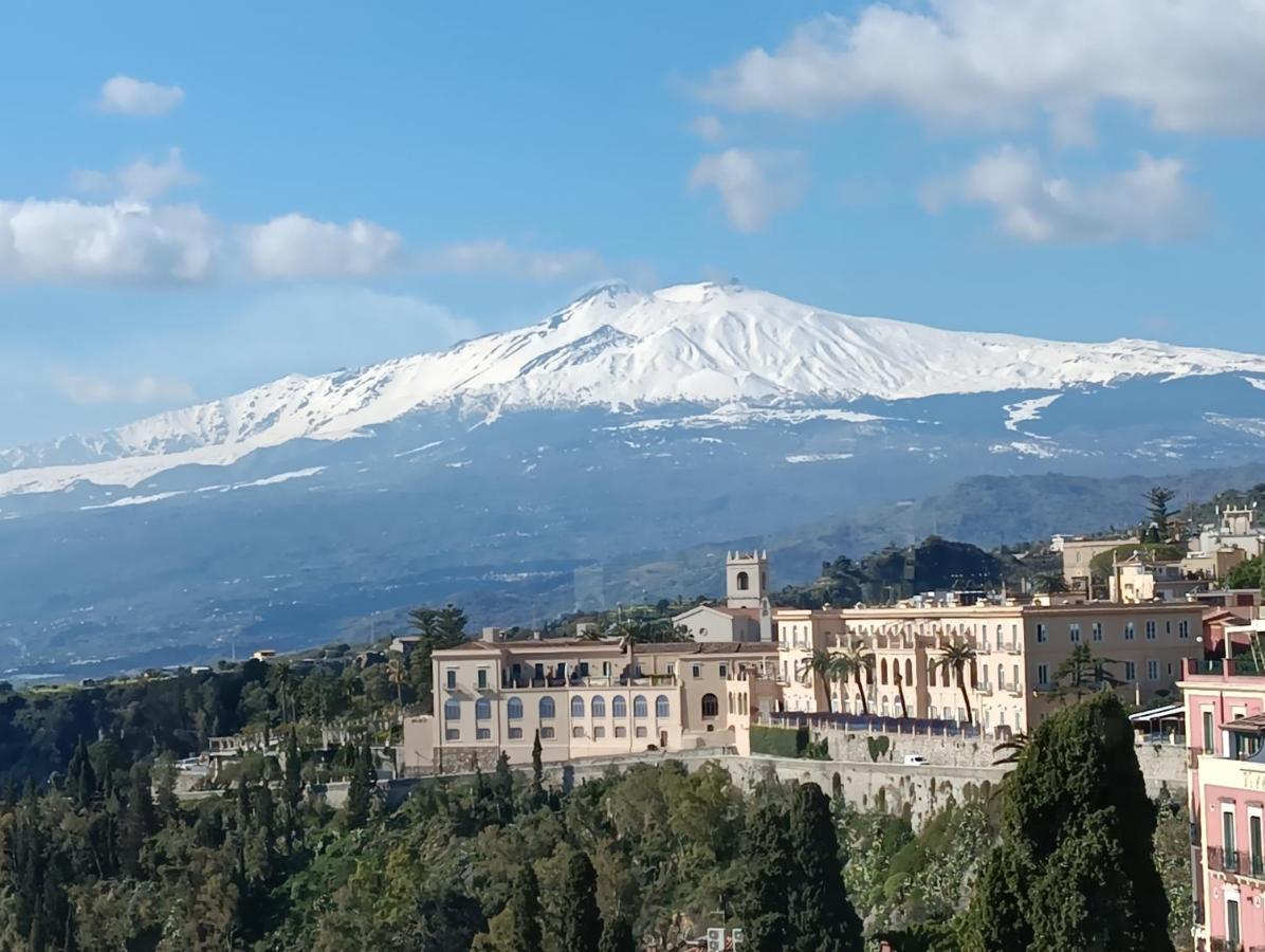 Aly Art Apartment Taormina Duomo, Gulf & Etna View Buitenkant foto