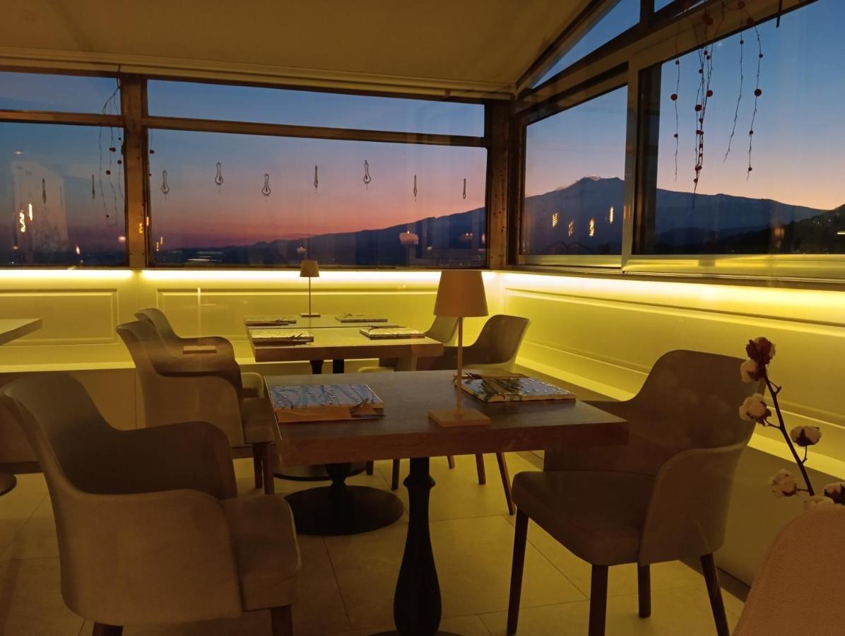 Aly Art Apartment Taormina Duomo, Gulf & Etna View Buitenkant foto